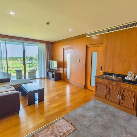 Uniland Golf & Resort Nakhon Pathom Eksteriør bilde