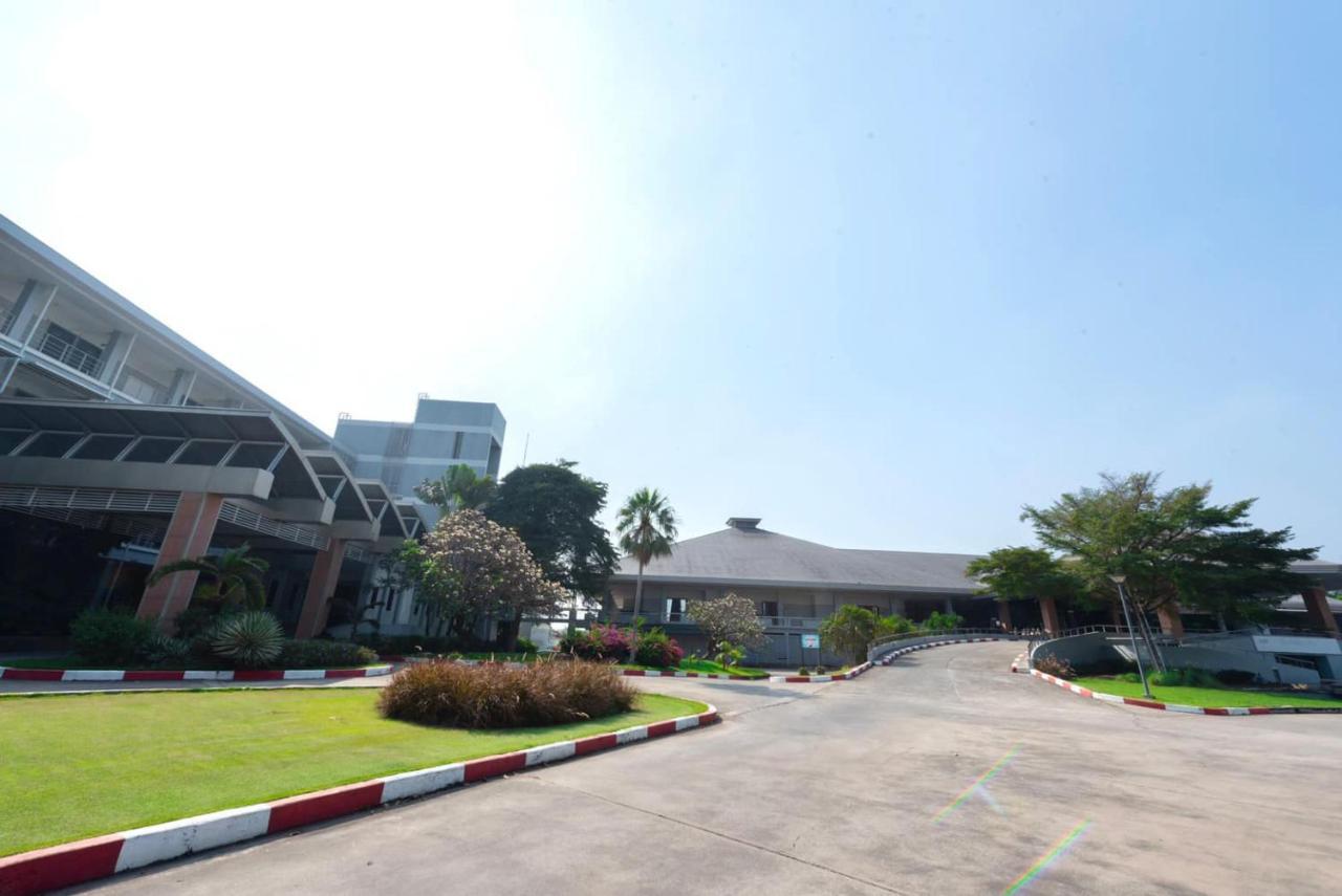 Uniland Golf & Resort Nakhon Pathom Eksteriør bilde