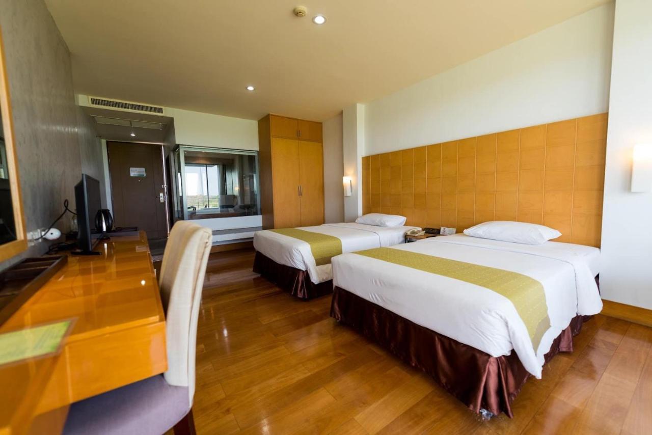 Uniland Golf & Resort Nakhon Pathom Eksteriør bilde