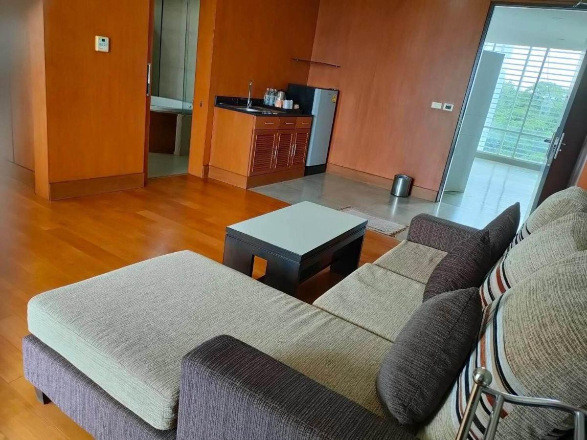 Uniland Golf & Resort Nakhon Pathom Eksteriør bilde