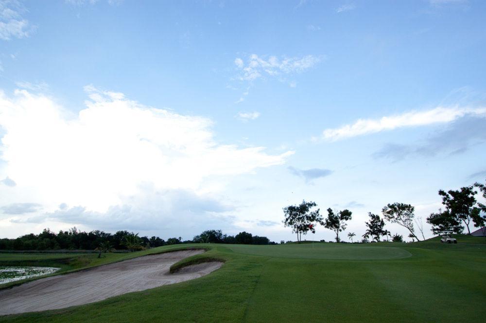 Uniland Golf & Resort Nakhon Pathom Eksteriør bilde