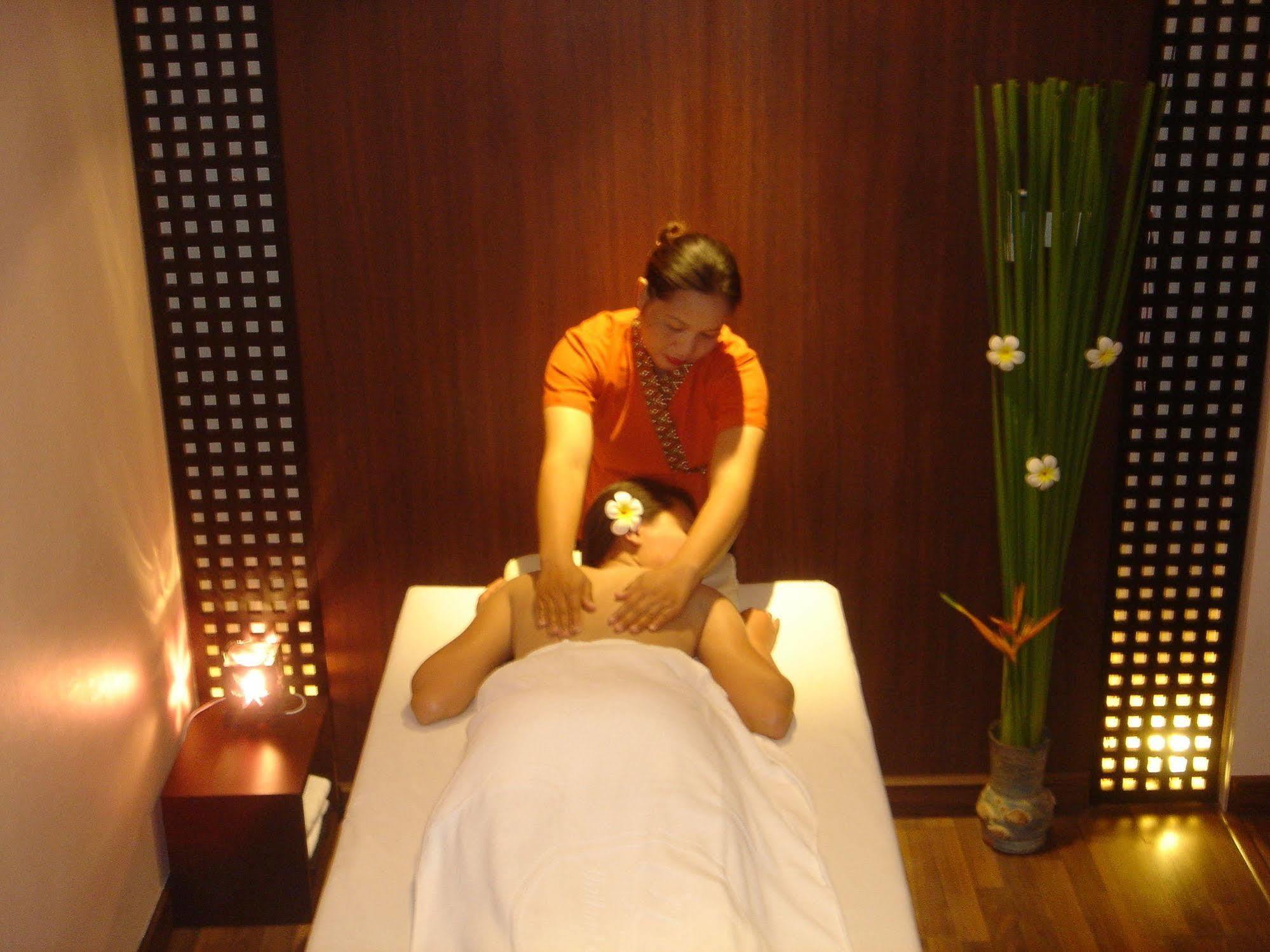 Uniland Golf & Resort Nakhon Pathom Eksteriør bilde