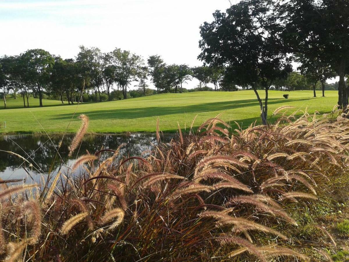 Uniland Golf & Resort Nakhon Pathom Eksteriør bilde